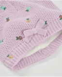 Gorro de recién nacido color lila con bordado floral