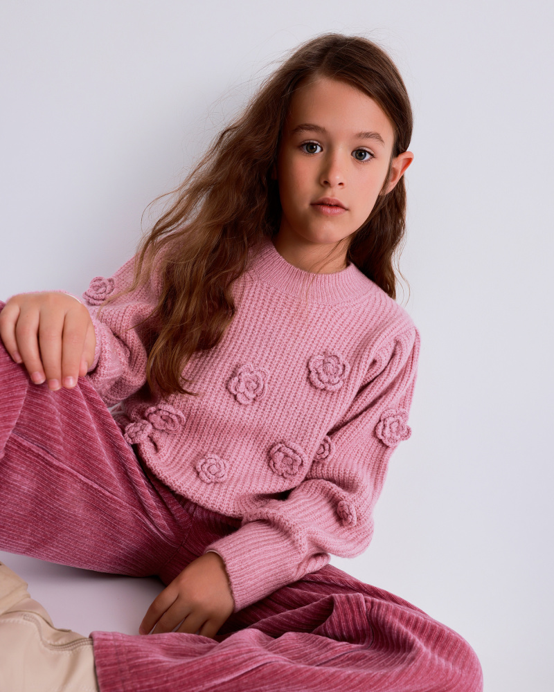Jersey de punto rosa para niña con apliques de flores