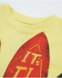 Camiseta de niño de punto con tablas de surf