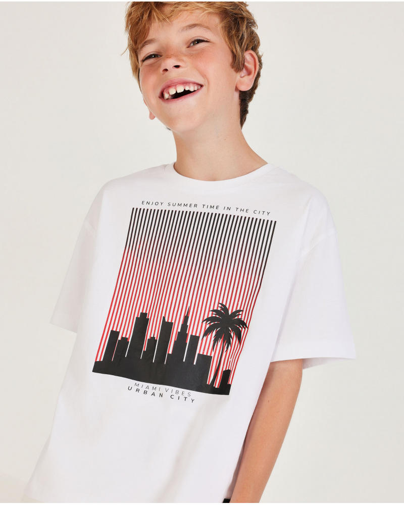 Camiseta de niño de punto y estampado con contraste
