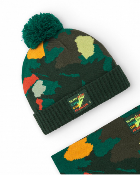 Set de gorro y braga para niño en verde con estampado de Set de gorro y braga para niño en verde con estampado de