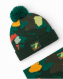Set de gorro y braga para niño en verde con estampado de Set de gorro y braga para niño en verde con estampado de
