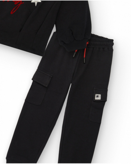 Conjunto sudadera y pantalón jogger negro con estampado para