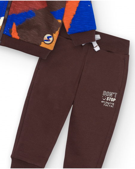 Conjunto de chaqueta y pantalón para niño en marrón con Conjunto de chaqueta y pantalón para niño en marrón con
