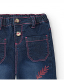 Pantalón vaquero para niña en azul con estampado floral Pantalón vaquero para niña en azul con estampado floral