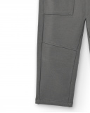 Pantalones para niño en color gris con detalle de bolsillo Pantalones para niño en color gris con detalle de bolsillo