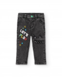 Pantalones denim para niño en negro con diseño "Let's Play" Pantalones denim para niño en negro con diseño "Let's Play"