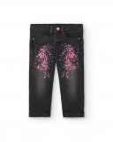 Pantalón denim para niña en gris con estampado de salpicaduras Pantalón denim para niña en gris con estampado de salpicaduras