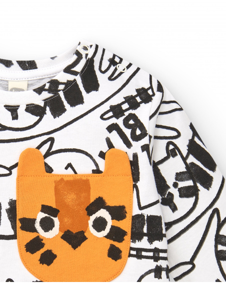 Camiseta niño en blanco con estampado de tigre y detalles