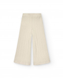 Pantalón acampanado niña en color beige con textura trenzada Pantalón acampanado niña en color beige con textura trenzada