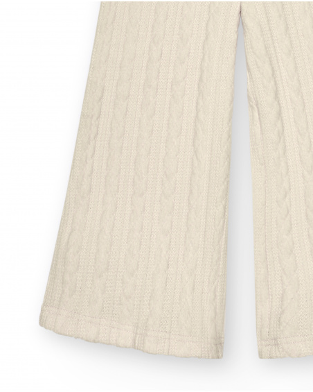 Pantalón acampanado niña en color beige con textura trenzada Pantalón acampanado niña en color beige con textura trenzada