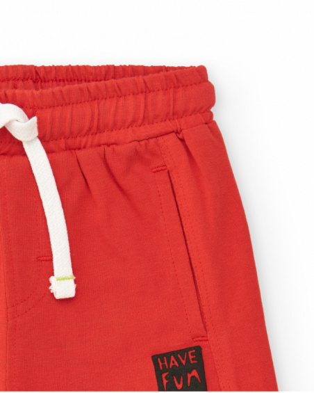 Bermuda roja para niño con bolsillos y cordón blanco Bermuda roja para niño con bolsillos y cordón blanco