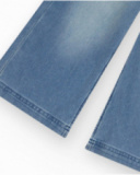 Pantalón para niña en denim con cremallera y bolsillos Pantalón para niña en denim con cremallera y bolsillos