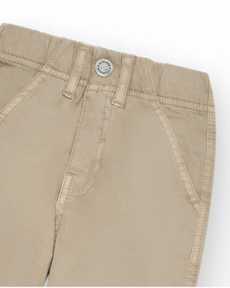 Pantalón para niño en color beige con bolsillos laterales y Pantalón para niño en color beige con bolsillos laterales y