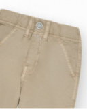 Pantalón para niño en color beige con bolsillos laterales y Pantalón para niño en color beige con bolsillos laterales y