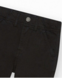 Pantalón para niño en negro con bolsillos laterales y cintura Pantalón para niño en negro con bolsillos laterales y cintura