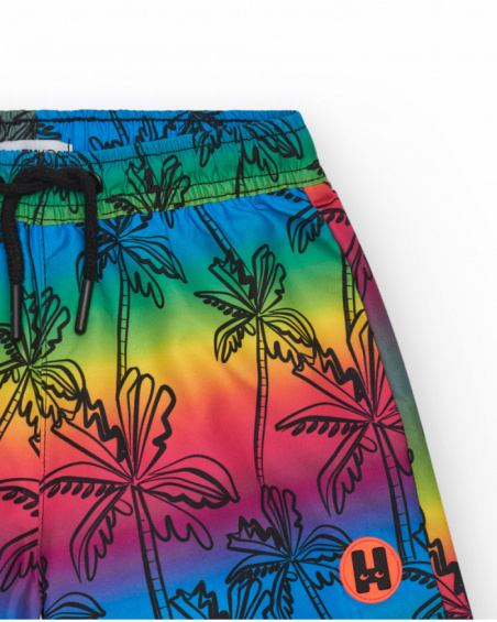 Bañador para niño multicolor con estampado de palmeras y cintura ajustable.