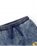 Pantalón vaquero para niño con estampado gráfico y cintura Pantalón vaquero para niño con estampado gráfico y cintura