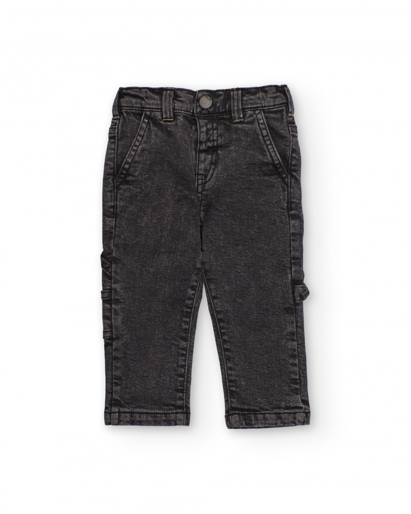 Pantalón cargo para niño en negro lavado con múltiples bolsillos
