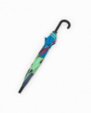 Paraguas de niño color verde con estampado de llamas y ventanas