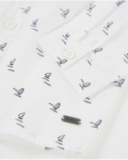 Camisa de niño de plana con estampado de veleros