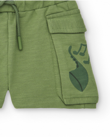 Shorts de niño en color verde con bolsillos y estampado musical