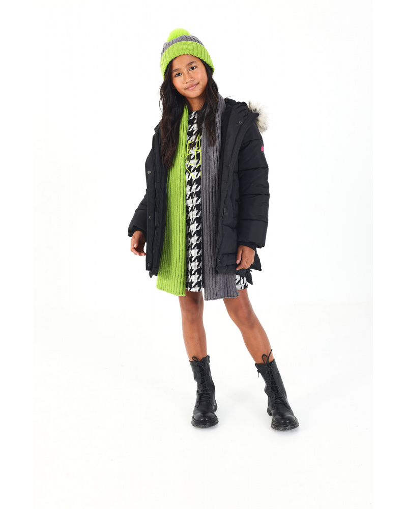 Abrigo acolchado negro con capucha de pelo para niña colección