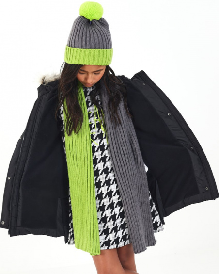 Abrigo acolchado negro con capucha de pelo para niña colección
