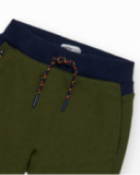 Pantalon garçon en vert avec détails contrastants collection Weekend Wanderers Pantalon garçon en vert avec détails contrastants collection Weekend Wanderers