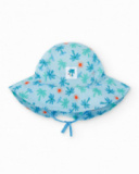 Gorro de plana para niño azul con estampado de palmeras, olas y