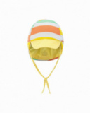 Bonnet rayé pour garçon en jaune, orange, vert et blanc avec visière et cordons de réglage