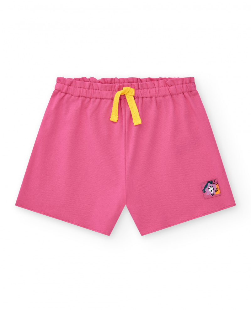 Short rose pour fille avec cordon jaune et écusson