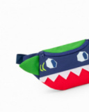 Sac banane bleu marine pour garçon avec détails verts et rouges