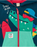 Veste en polaire bleu marine pour garçon avec capuche rouge et crocodile imprimé Veste en polaire bleu marine pour garçon avec capuche rouge et crocodile imprimé