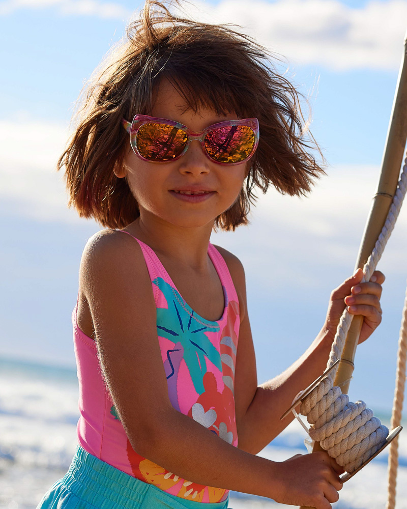 Gafas de sol rosas para niña con estampado multicolor