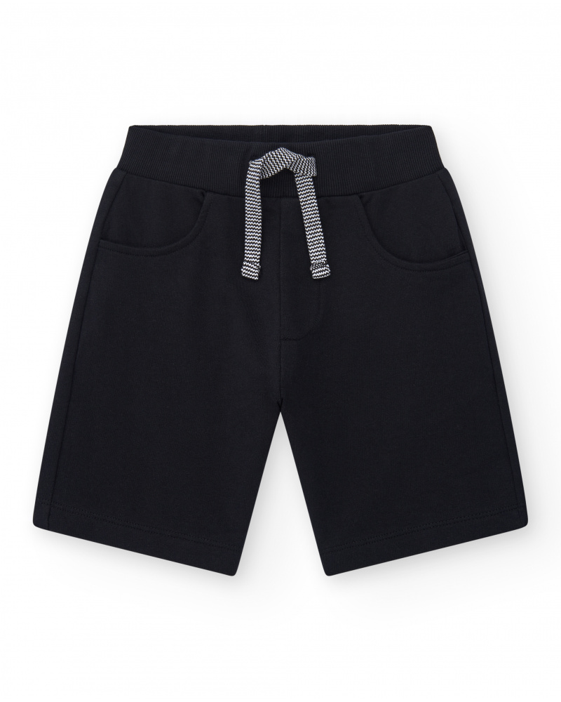 Bermudas pour garçon en noir avec taille ajustable et poches.