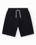 Bermudas pour garçon en noir avec taille ajustable et poches.