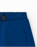 Bermudas pour garçon en bleu marine avec taille ajustable et poches.