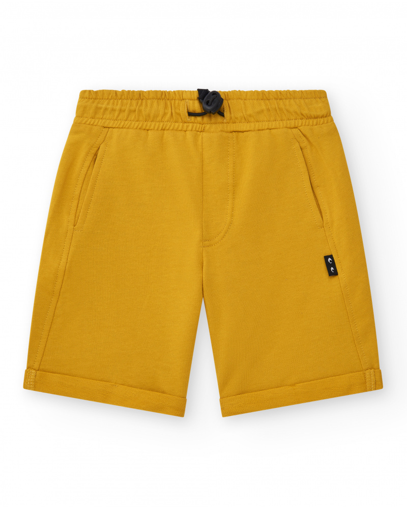 Bermudas pour garçon en orange avec taille ajustable et poches.