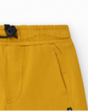 Bermudas pour garçon en orange avec taille ajustable et poches.