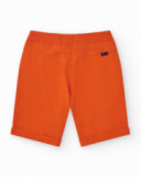 Bermudas pour garçon en rouge avec taille ajustable et poches.