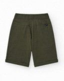 Bermudas pour garçon en vert avec taille ajustable et poches.