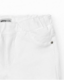 Pantalón corto para niña en blanco con cintura elástica y