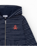 Sweatshirt pour garçon en bleu avec fermeture éclair et poches.