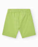 Bermudas pour garçon en vert avec taille élastique et poches latérales.
