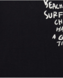 T-shirt pour garçon en noir avec imprimé blanc.