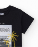 T-shirt pour garçon en noir avec imprimé photographique.