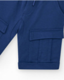 Bermudas pour garçon en bleu marine avec poches et taille élastique.