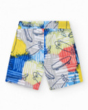 Bermudas pour garçon en bleu avec taille élastique et imprimé multicolore.