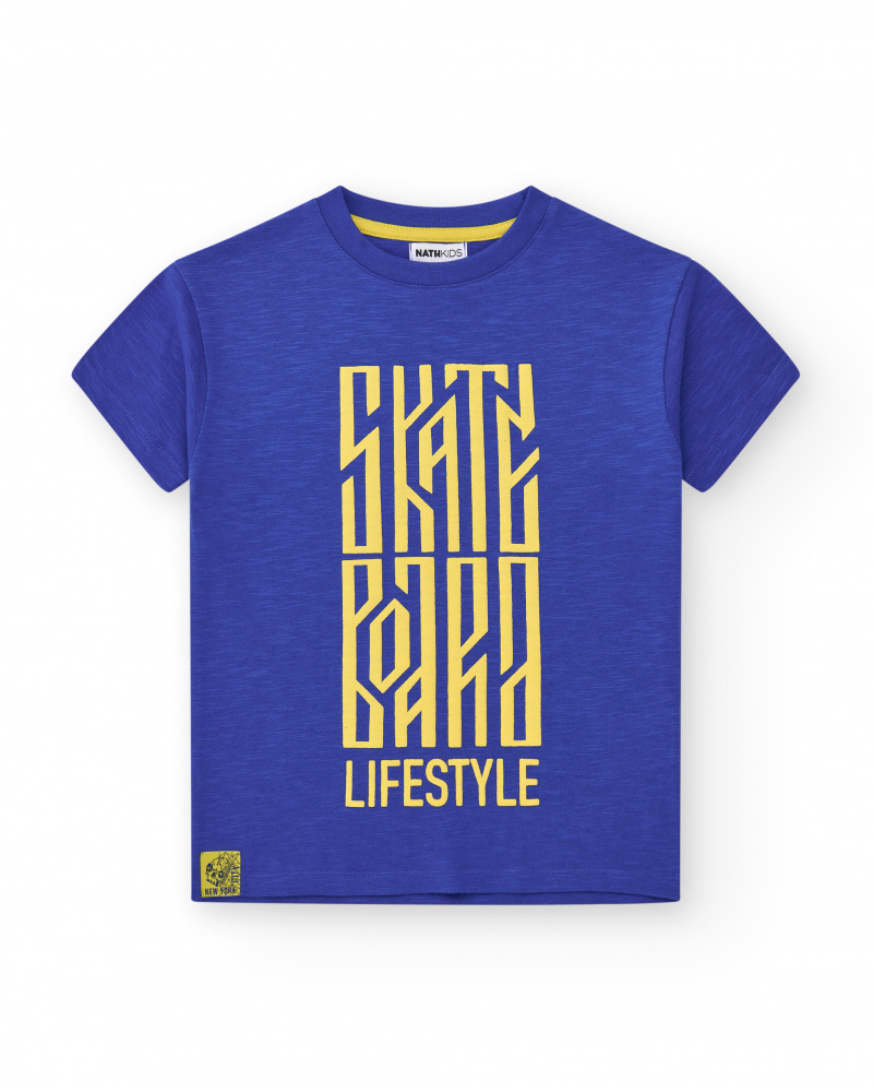 T-shirt pour garçon en bleu avec phrase imprimée.